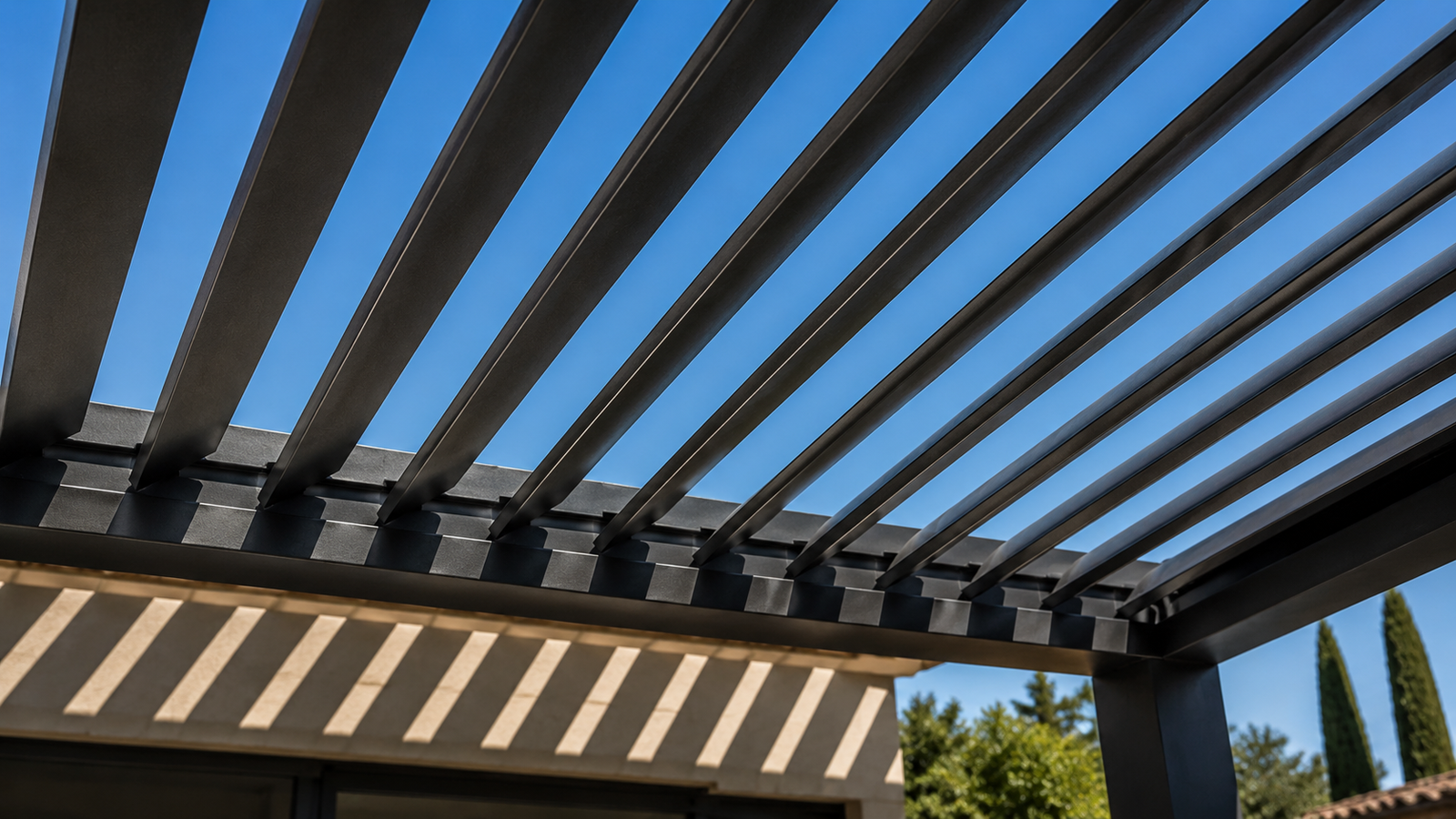 Pergola bioclimatique acier galvanisé gris anthracite 3x3m